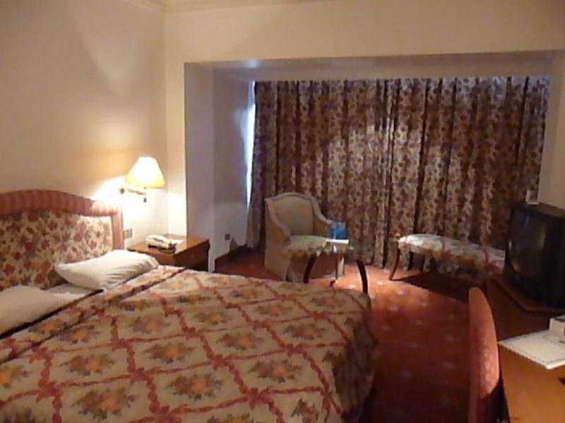 Commodore Hotel Amman Extérieur photo